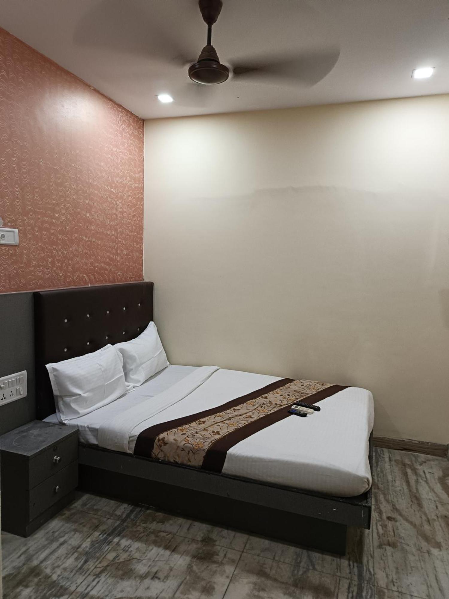 Hotel Urban Comfort มุมไบ ภายนอก รูปภาพ